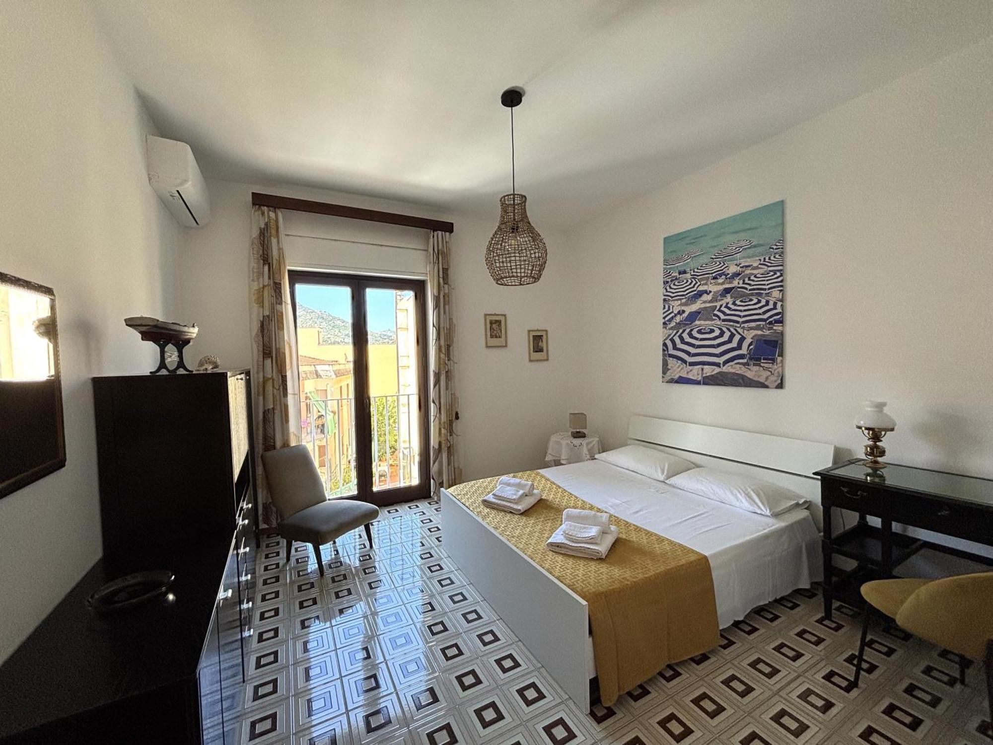 Archimede Lounge Apartment เชฟาลู ภายนอก รูปภาพ