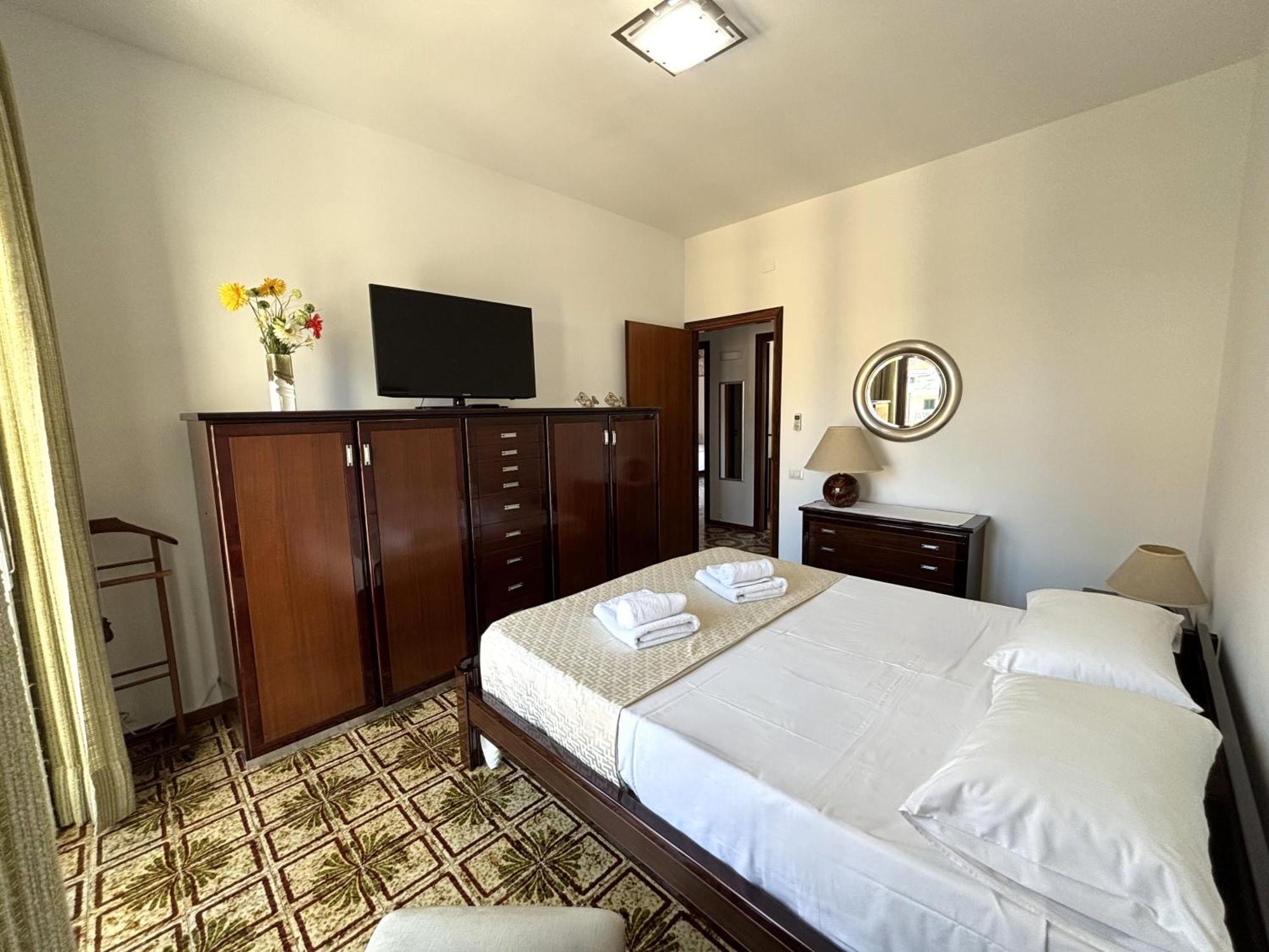 Archimede Lounge Apartment เชฟาลู ภายนอก รูปภาพ