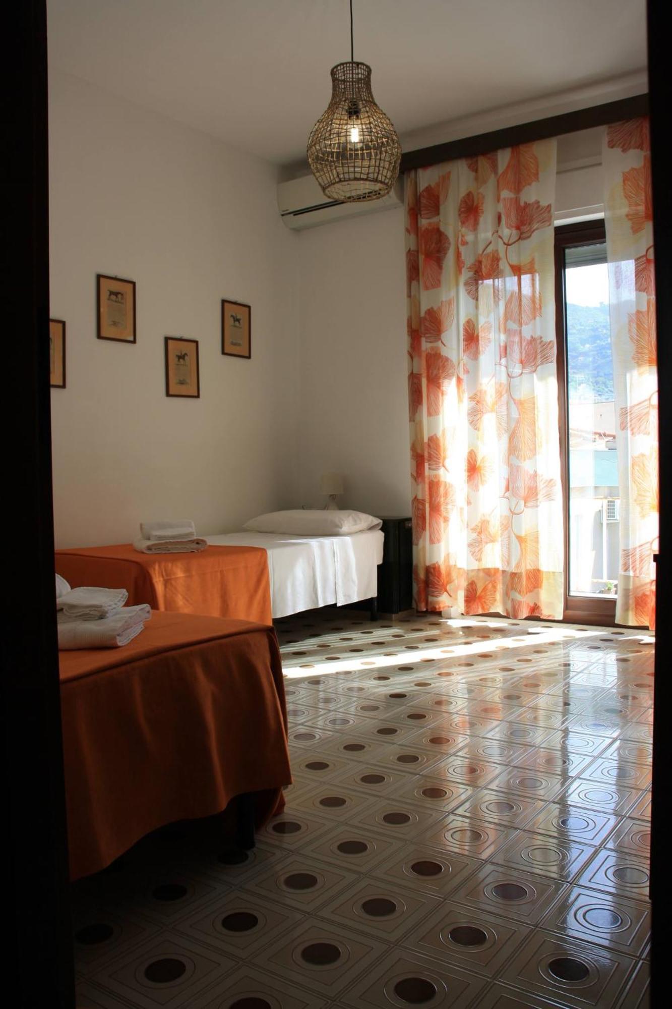 Archimede Lounge Apartment เชฟาลู ภายนอก รูปภาพ