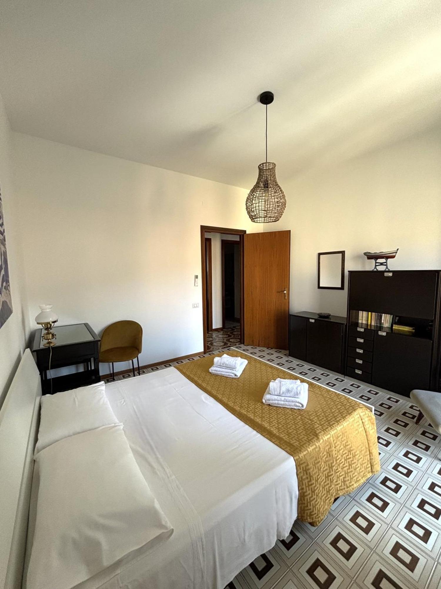 Archimede Lounge Apartment เชฟาลู ภายนอก รูปภาพ