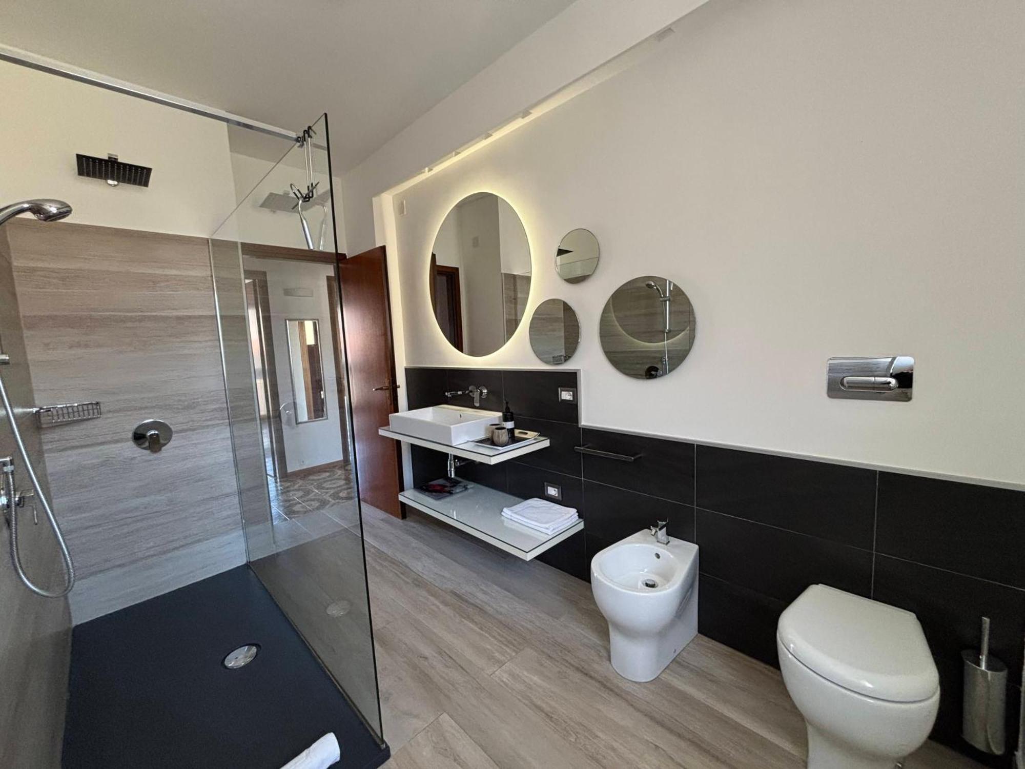 Archimede Lounge Apartment เชฟาลู ภายนอก รูปภาพ