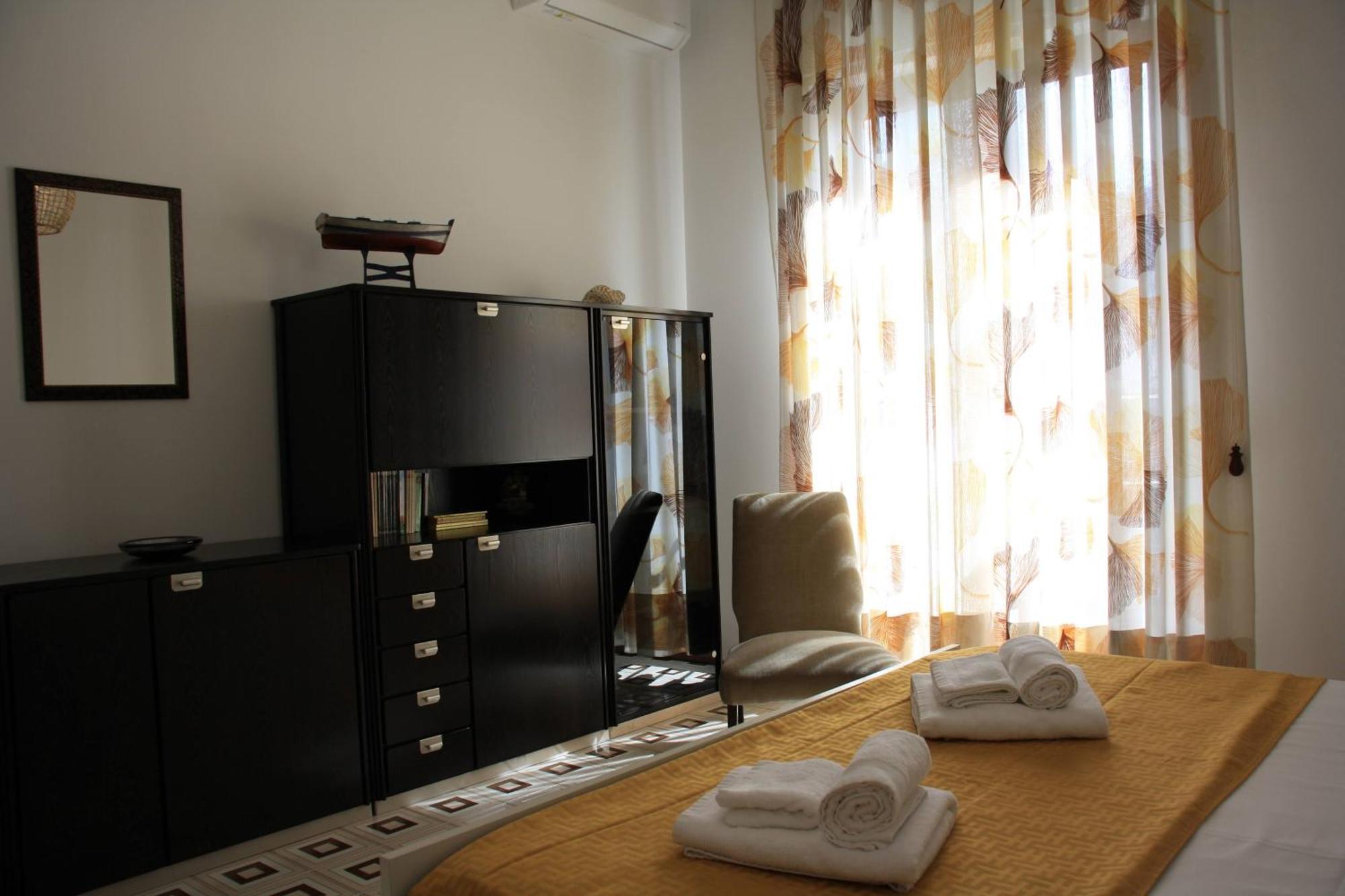 Archimede Lounge Apartment เชฟาลู ภายนอก รูปภาพ