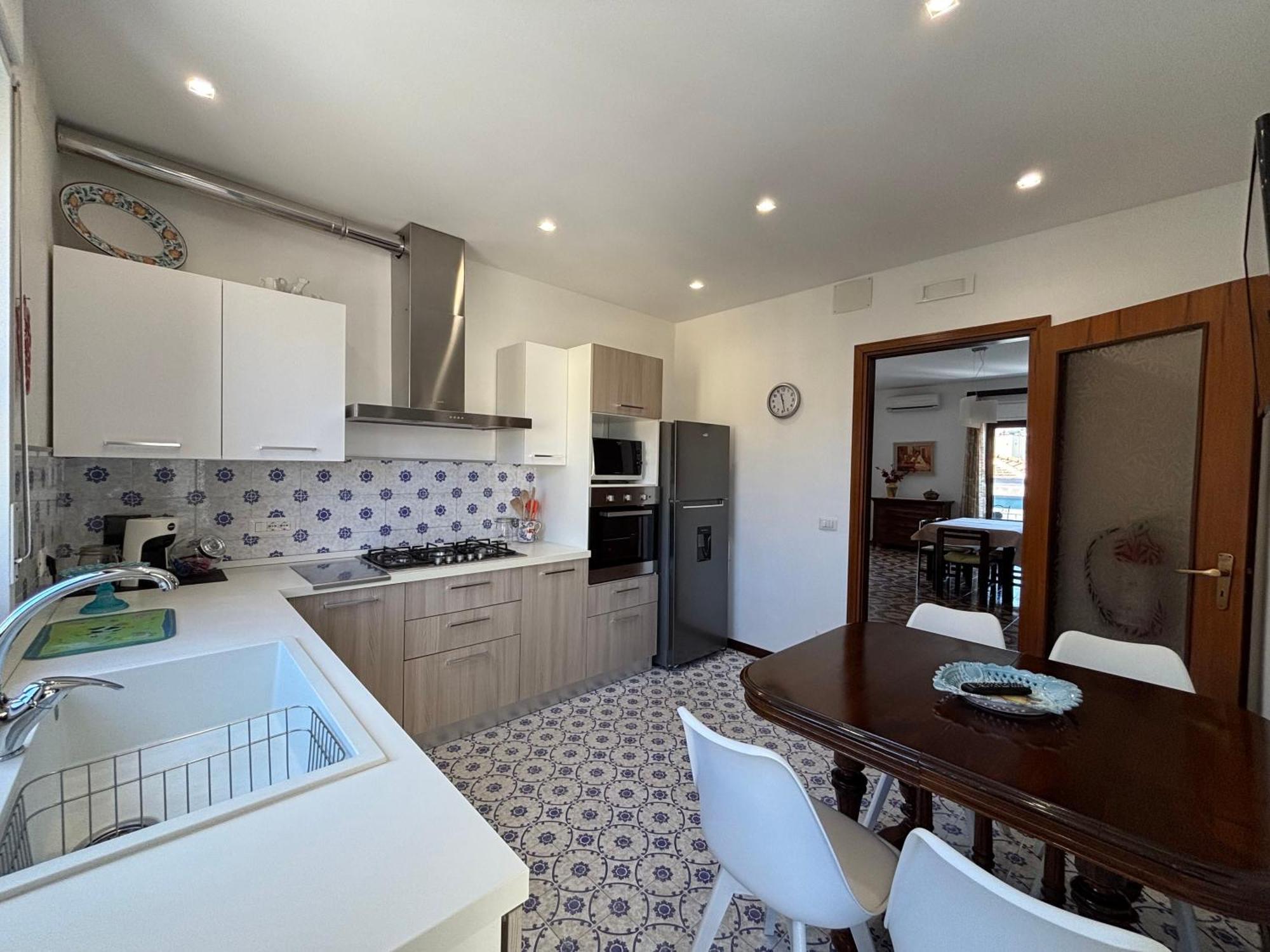 Archimede Lounge Apartment เชฟาลู ภายนอก รูปภาพ