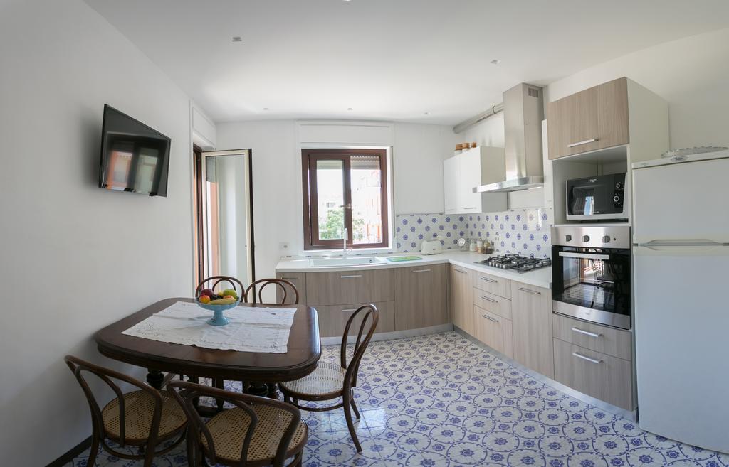 Archimede Lounge Apartment เชฟาลู ภายนอก รูปภาพ